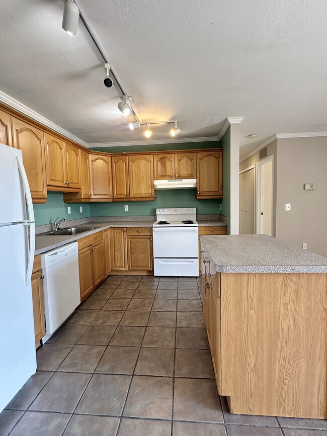 Building Photo - 15155 Seagull Dr