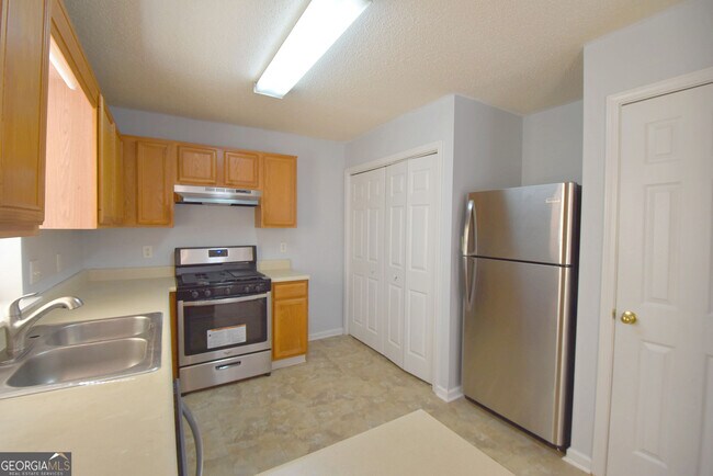 Building Photo - 147 S Fairfield Dr