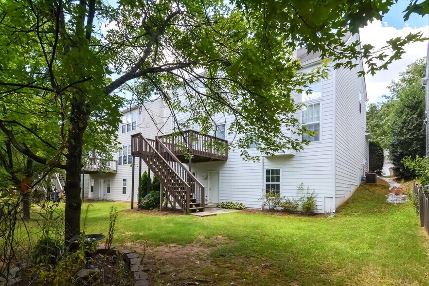 Building Photo - 6300 Whirlaway Dr