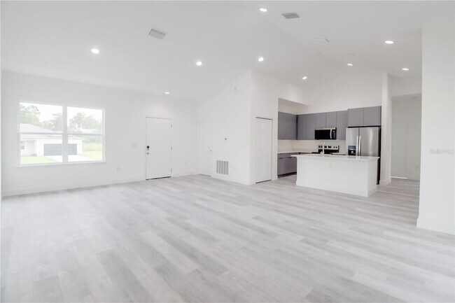 Building Photo - 16816 SW 41st Ave Rd