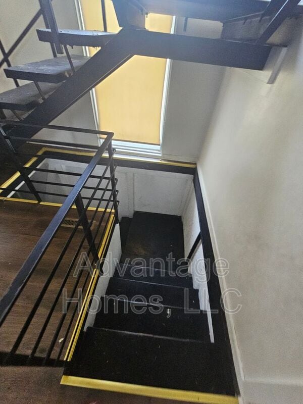 Building Photo - 827 N 70th Terrace