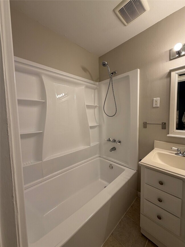 Building Photo - 5446 Jason St