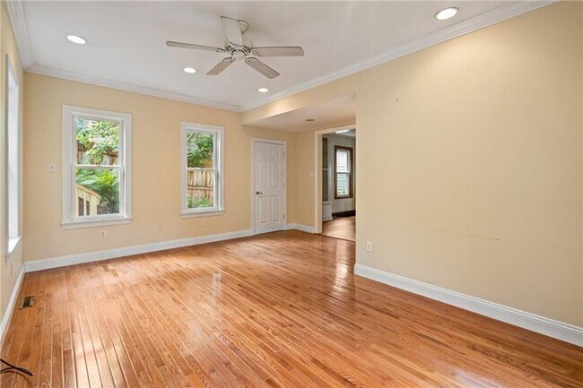 Building Photo - 318 Highland Ln