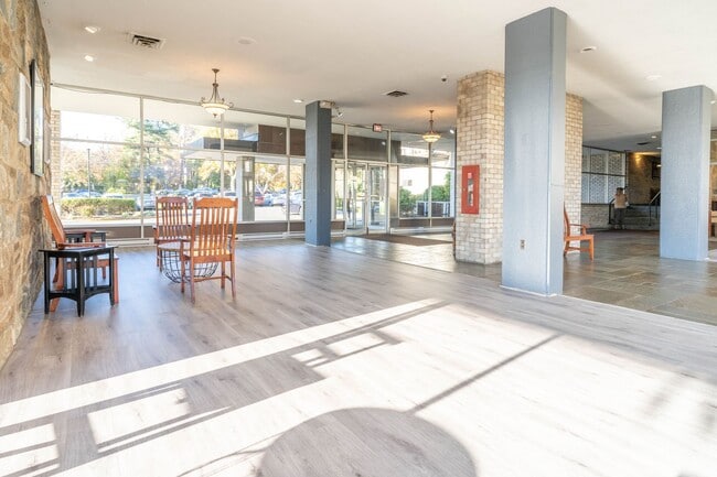 Building Photo - 1 Bed 1 Bath Condo in Barcroft Hills