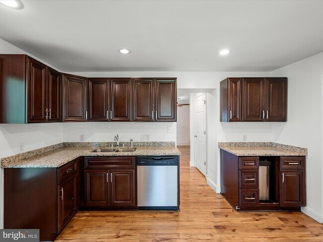 Building Photo - 5479 Main St