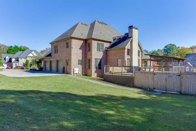 Building Photo - 940 Chateau Forest Rd