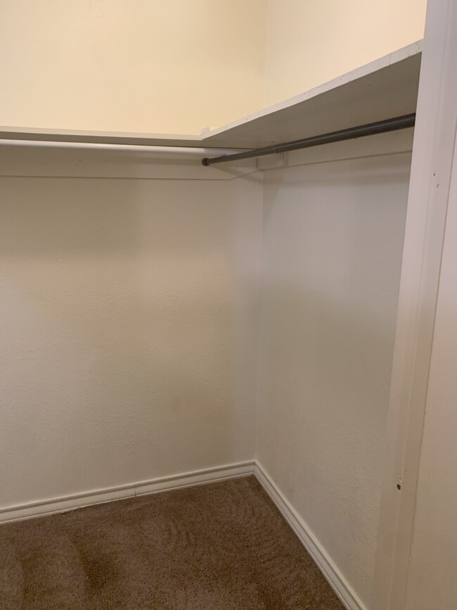 Walk-In Closet - 1034 S Crockett Dr