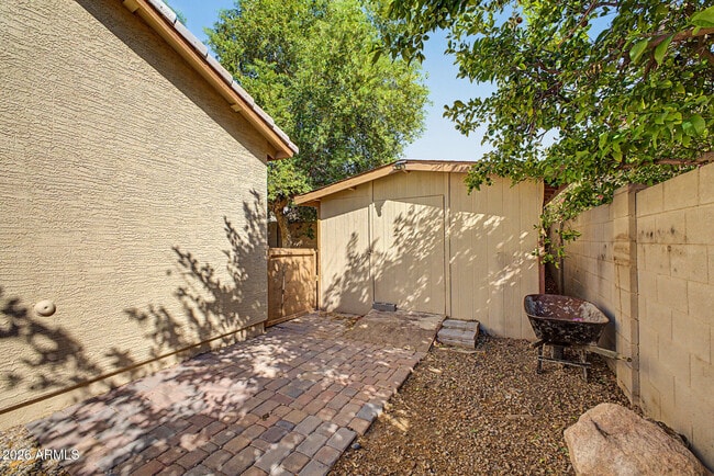 Building Photo - 9631 W Kirby Ave