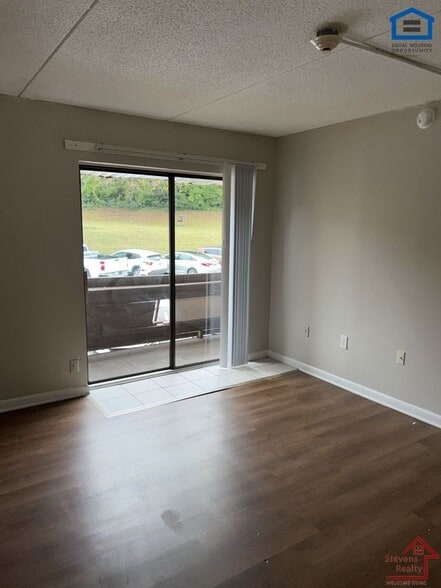 Building Photo - 915 S Seminole Dr