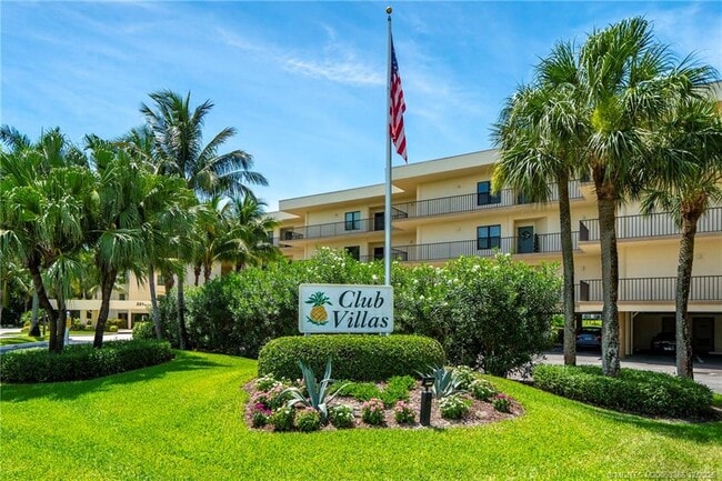 Building Photo - 221 NE Plantation Rd