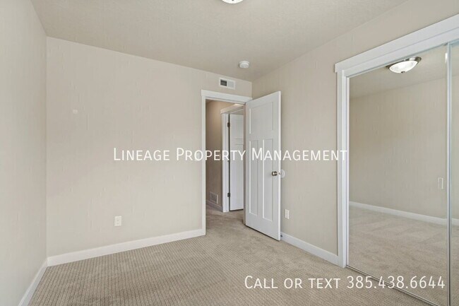 Building Photo - 11234 Summer Heights Dr