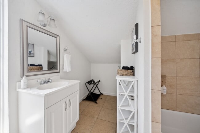 Building Photo - 1105 Tulane St