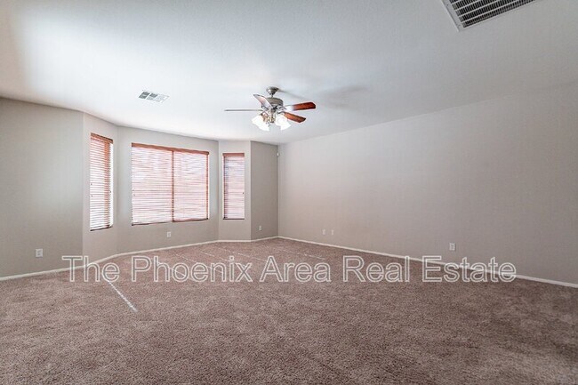 Building Photo - 2741 E Yellowstone Pl