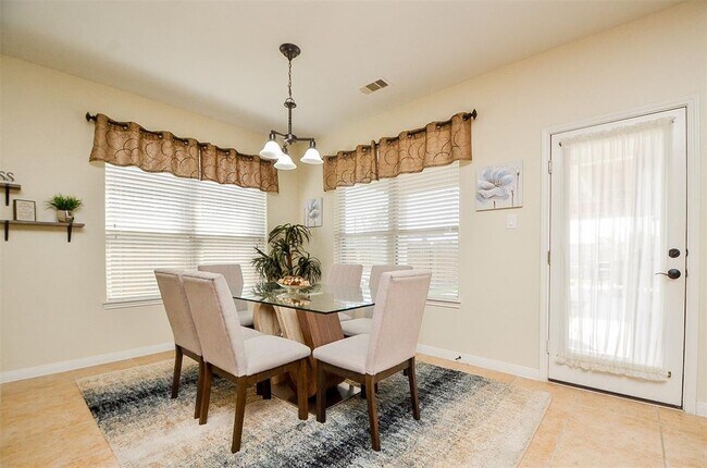 Building Photo - 25935 Foxrun Vista Dr