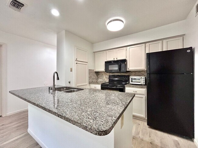 Building Photo - Welcoming 2-Bedroom, 2-Bath Home with Natu...