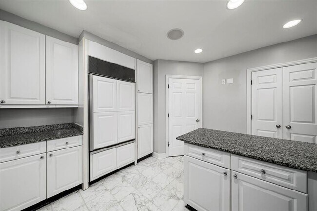 Building Photo - 1735 W Peachtree St NE