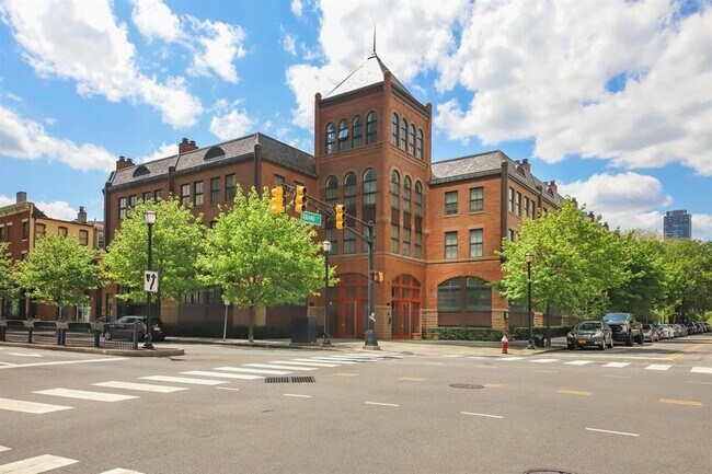 Building Photo - 61 Grand St