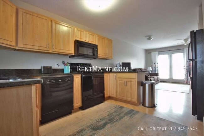 Building Photo - 20 River Village Dr