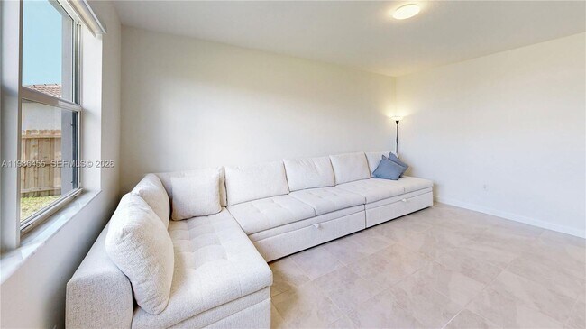 Building Photo - 2333 SE 28th St