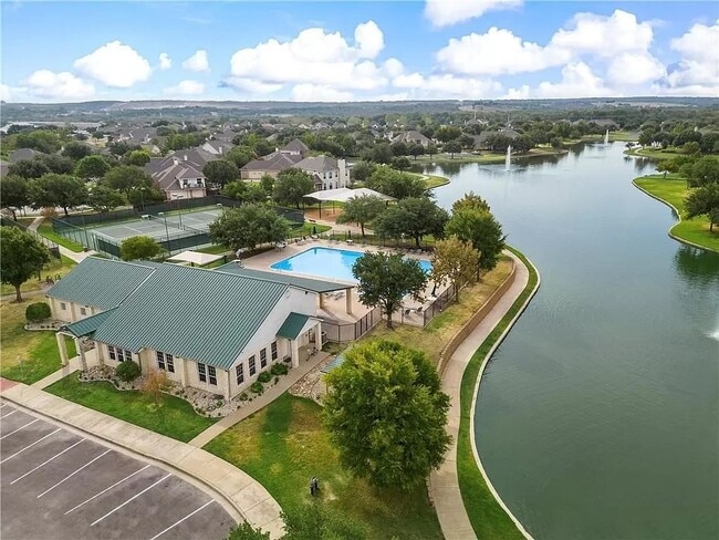 Building Photo - 605 Lister Dr