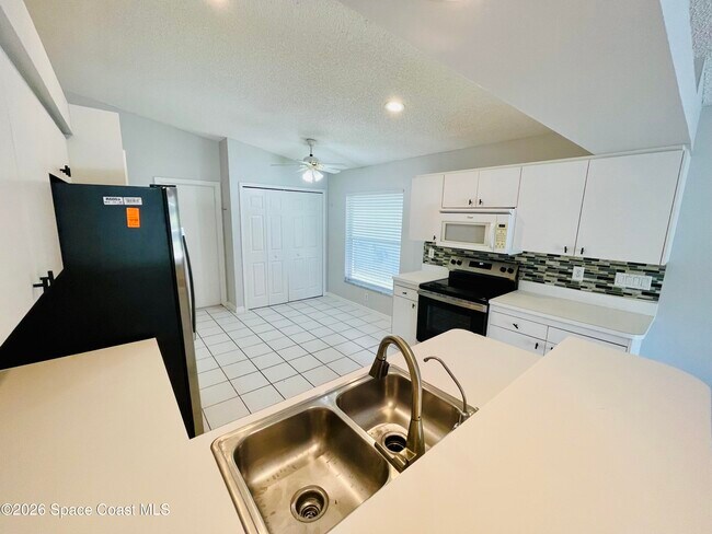 Building Photo - 8043 Bracken Ln