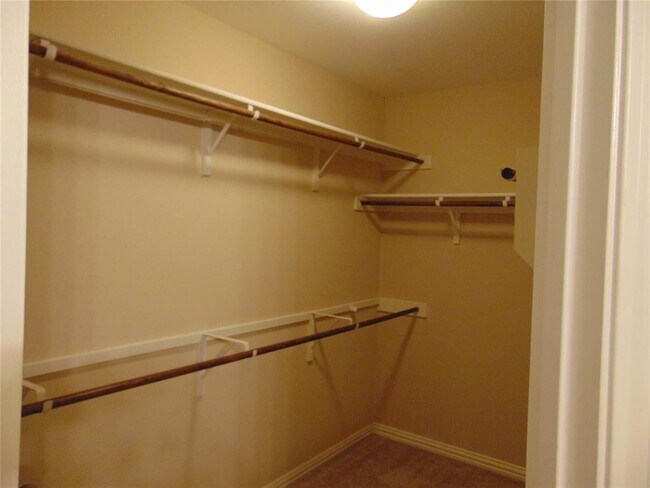 Building Photo - 170 Birdwell Ln