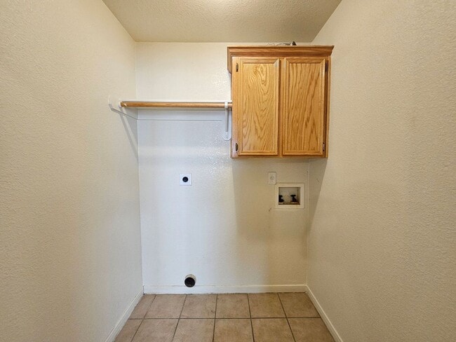 Building Photo - AVAILABLE NOW!