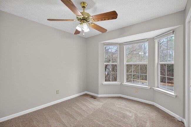 Building Photo - 3 bedroom Ranch with partially finished basement