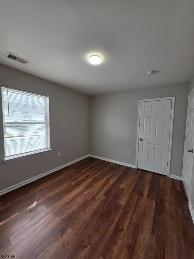 Building Photo - 290 Sussex Ave