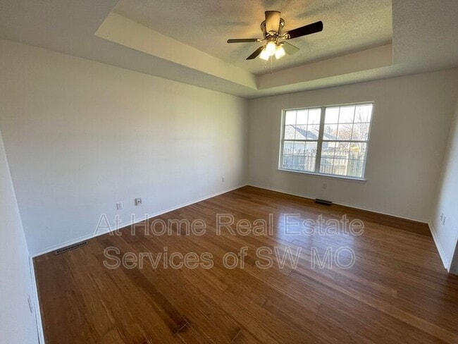 Building Photo - 5543 S Walnut Hill Ave