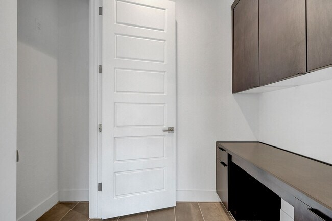 Building Photo - 281 Gandara St