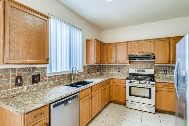 Building Photo - 1822 Rosenborough Ln N