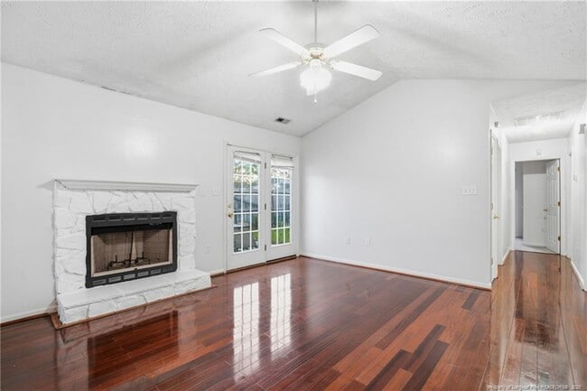 Building Photo - 419 Northwoods Dr