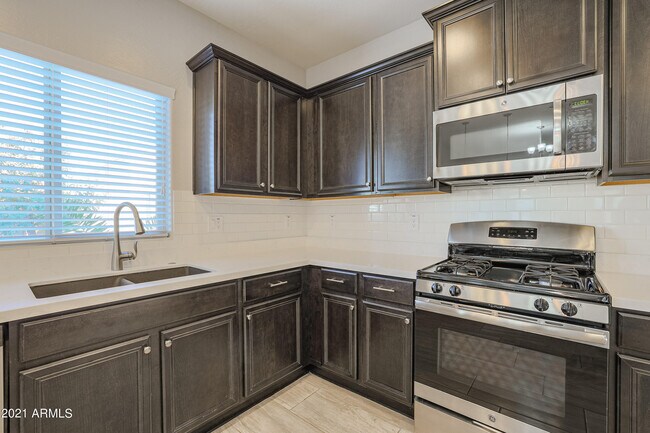 Building Photo - 2736 E Mews Rd