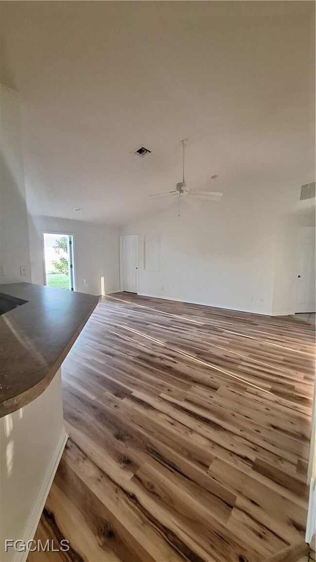 Building Photo - 3018 SW 10th Ave