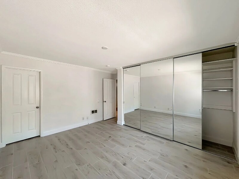 Building Photo - 8503 Villa La Jolla Dr