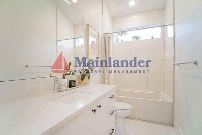 Building Photo - Modern Living in the Heart of Richmond, Just Blocks from Division Street This Home will not last ...