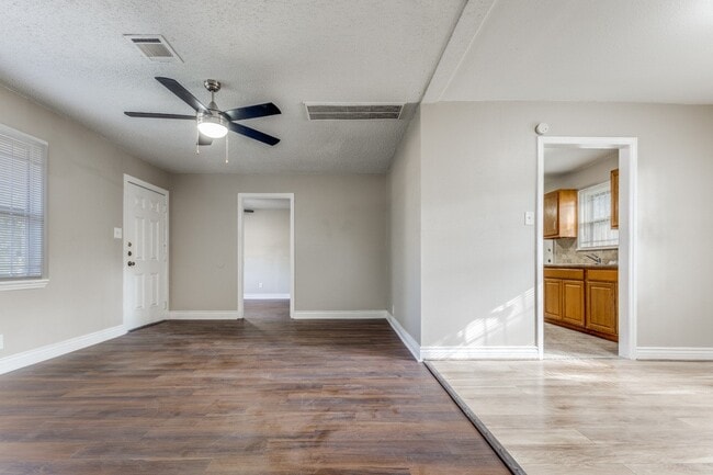 Building Photo - 9310 Forest View St