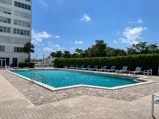 Building Photo - 2150 Sans Souci Blvd