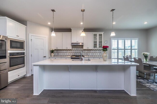 Building Photo - 523 Spring Manor Blvd