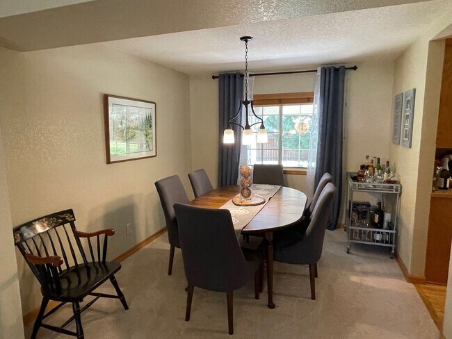 Building Photo - Beautiful Home in Golden Meadows!