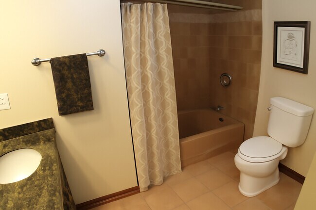 Building Photo - 44 Kingston Dr