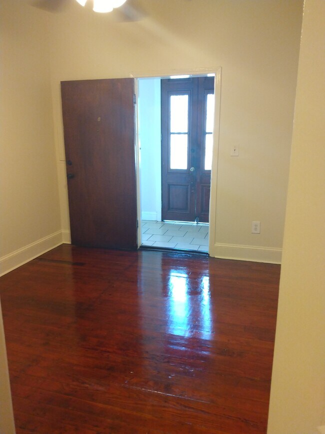 Building Photo - 3402 Dryades St