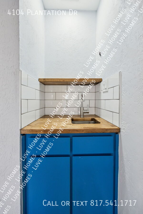 Building Photo - 4104 Plantation Dr