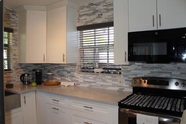 Building Photo - 225 Gulfstream Blvd
