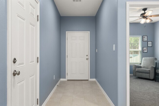 Building Photo - 2518 33rd Ave N