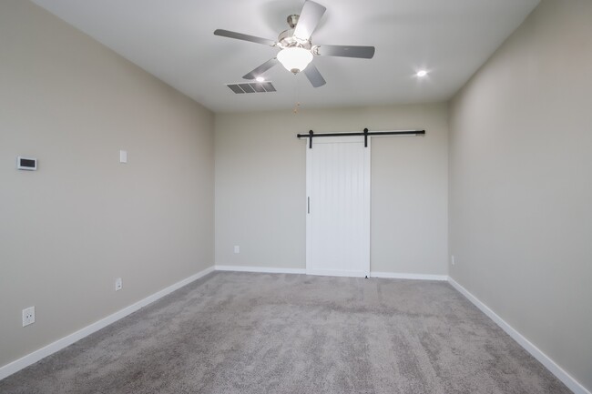 Building Photo - 15758 Cairnwell Bend Dr