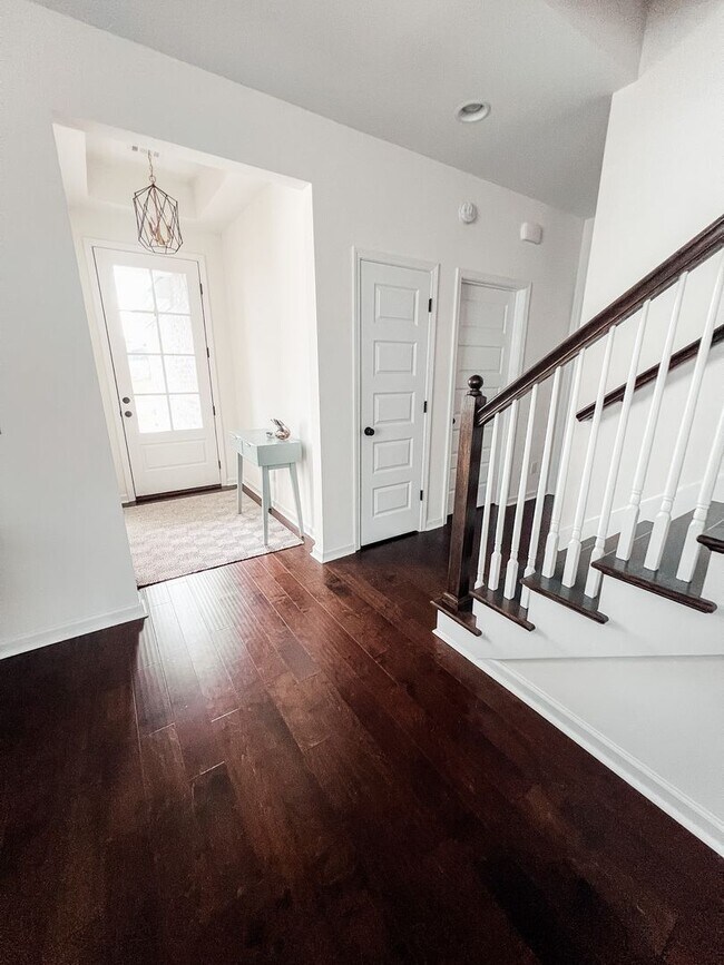 Building Photo - 9852 Bluestone Cir