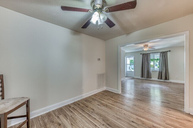Building Photo - 222 Hulen Ave