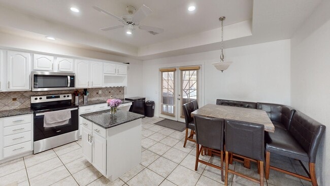 Building Photo - 3 Bedrooms, 2 Bath House